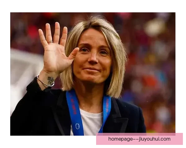 努斯肯切尔西女足中场全能身影引领球队多线作战